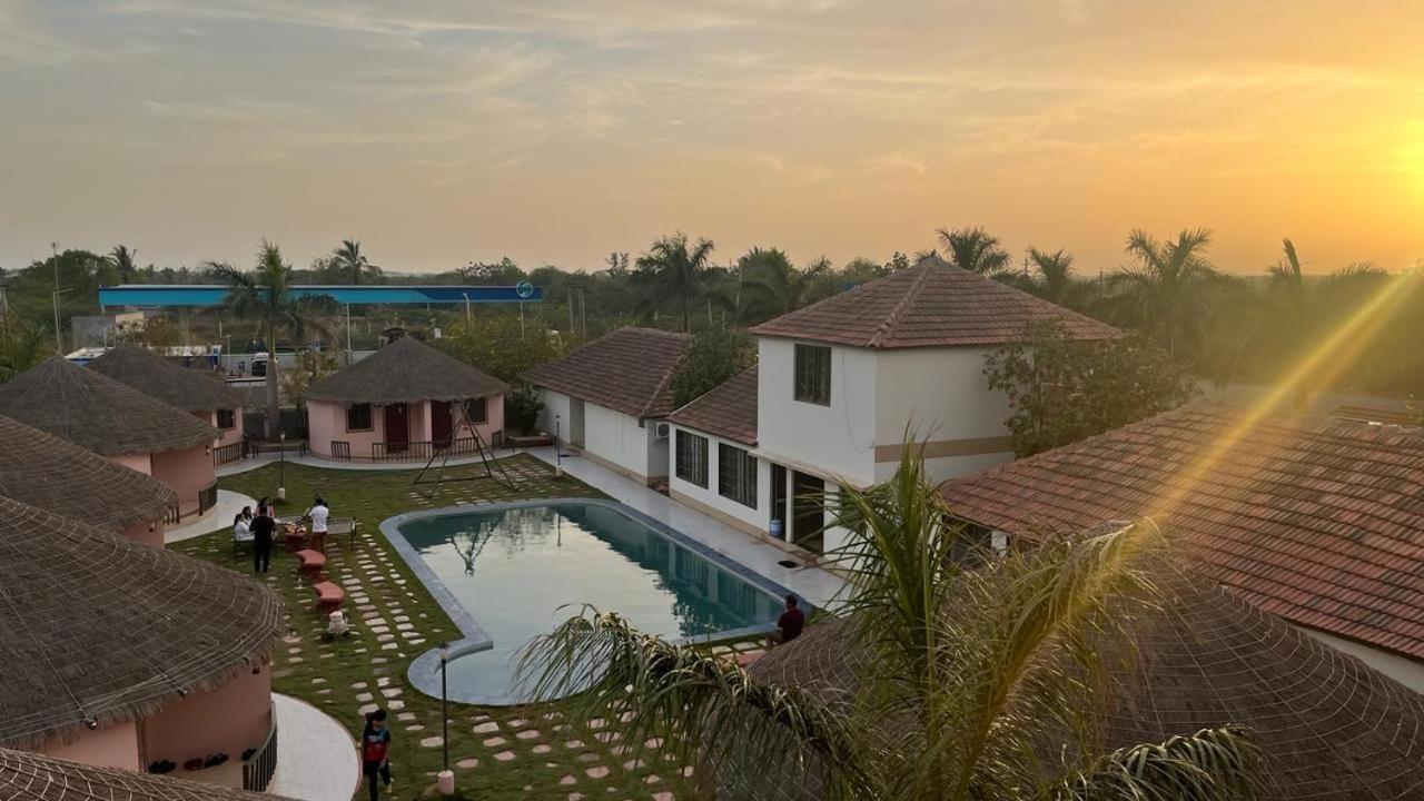 The Village Resort Kodae Bagian luar foto